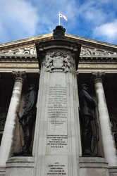 War Memorial in front of the Bank of England